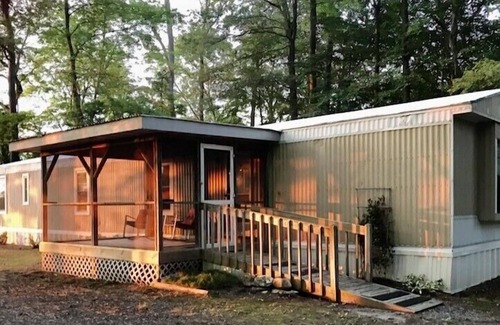 Greenwood Casa | Swartzentruber Cottage close to DE Turf & Beaches, also for traveling nurses!