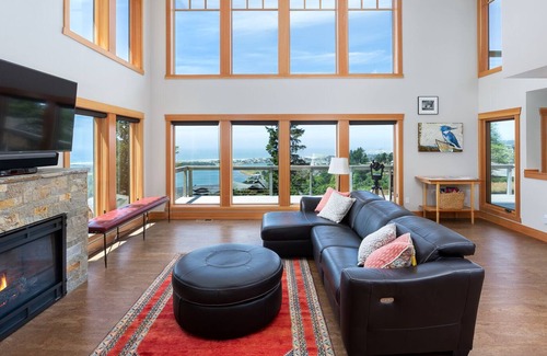 Pacific City Casa | Sweeping Ocean and Mtn Views, Dogs Welcome! Enjoy the Community Pool and Hot Tub