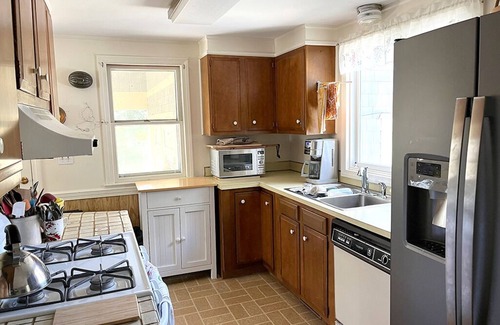 Brewster Casa | Sweet Cape Cod Cottage Close to Beaches, Cape League Baseball and Ice Cream