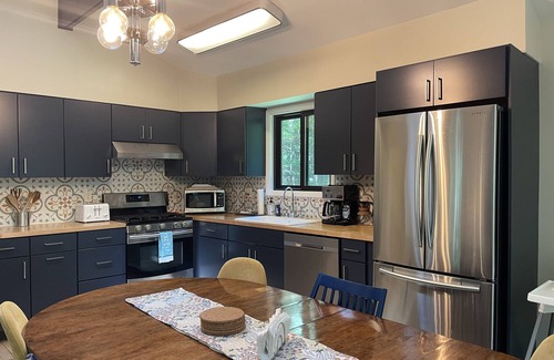 Smallwood Chalet De Esquí | Sweet Chalet located in lake community-family friendly great entertaining space!