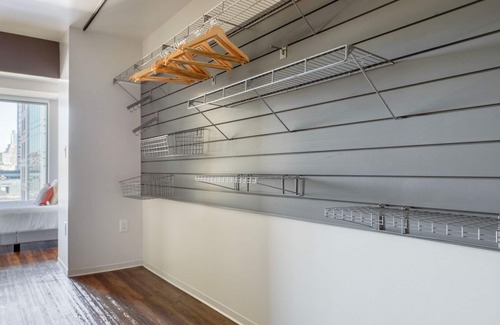 Theatre District Apartamento | Sweet Chinatown/Theater Dist 2BR w/ Gym, close to Bars, by Blueground