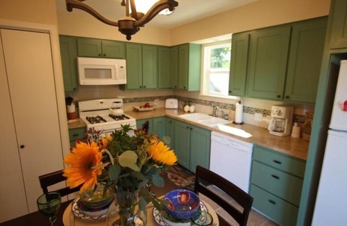 Bouldin Casa | Dulce y cómodo 2/1 casa Bouldin. Caminar a los remolques de alimentos, Zilker / Barton Springs