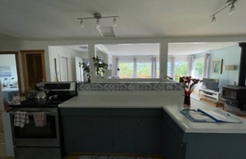 Nelson Casa | Sweet Creek Retreat. beautiful; views, close to beaches & hikes.