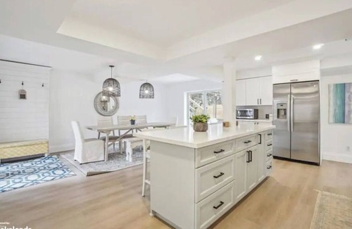 Wasaga Beach Cabaña | Sweet Escape for Beach Bums and Ski Bunnies!
