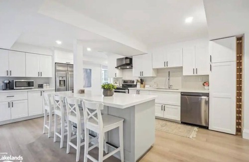 Wasaga Beach Cabaña | Sweet Escape for Beach Bums and Ski Bunnies!