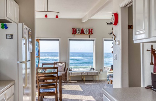 Gleneden Beach Casa | Sweet Gleneden Beach Oceanfront Single-Level has Big Windows, Beach Access!
