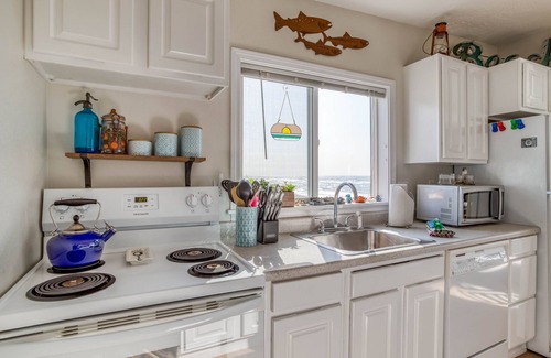 Gleneden Beach Casa | Sweet Gleneden Beach Oceanfront Single-Level has Big Windows, Beach Access!