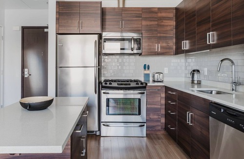 Civic Center Apartamento | Sweet Hayes Valley 1BR w/ Spa, Pool, & Fitness Center
