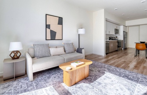 Hayward Apartamento | Sweet Hayward 1BR w/ Heated Pool & EV Charging Stations, by Blueground
