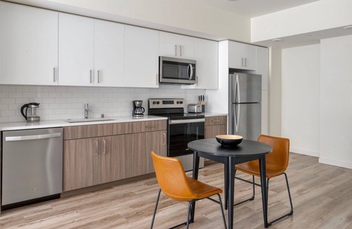 Hayward Apartamento | Sweet Hayward 1BR w/ Heated Pool & EV Charging Stations, by Blueground