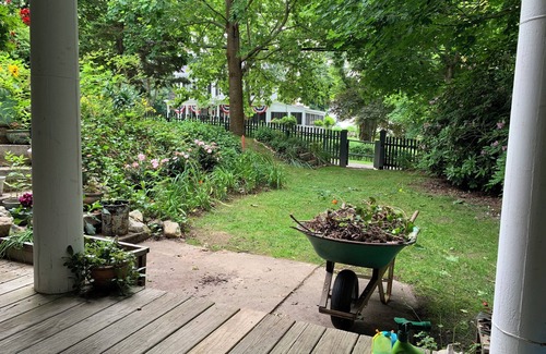 Yarmouth Port Cabaña | Sweet historic cottage on Cape Cod's north shore near beaches, pond, restaurants