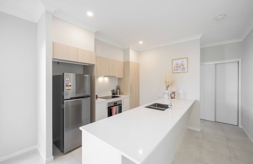 Griffin Casa | Sweet Home in Griffin, brand new & Spacious, 10 min to North Lake Westfield