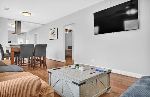 Northside Casa | Sweet Houston, 14 People, 4 Bethroom, 2 Full Restrooms