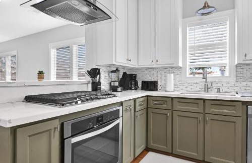 Northside Casa | Sweet Houston, 14 People, 4 Bethroom, 2 Full Restrooms