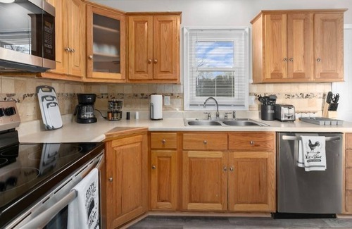Independence Casa | Sweet KC Escape Lovely Home King Beds Air Hockey