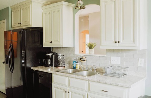 Perry Casa | Sweet Magnolia Mid-Term Stay! We are pet and family friendly!