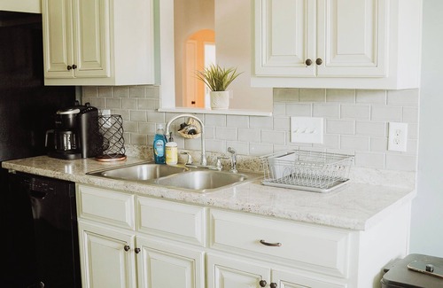 Perry Casa | Sweet Magnolia Mid-Term Stay! We are pet and family friendly!
