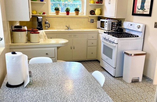 Estudillo Estates - Glen Casa | Sweet mid-century bungalow in beautiful San Leandro neighborhood.
