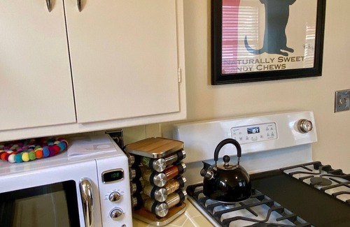 Estudillo Estates - Glen Casa | Sweet mid-century bungalow in beautiful San Leandro neighborhood.