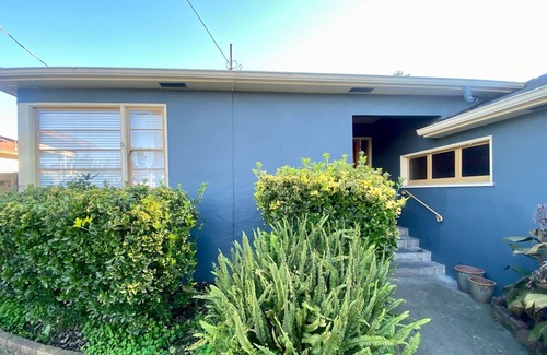 Estudillo Estates - Glen Casa | Sweet mid-century bungalow in beautiful San Leandro neighborhood.