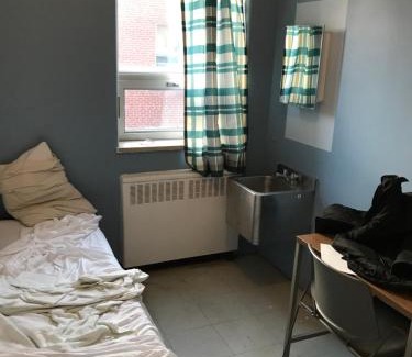 Cote-Des-Neiges—Notre-Dame-De-Grace Apartamento | Sweet Montreal room