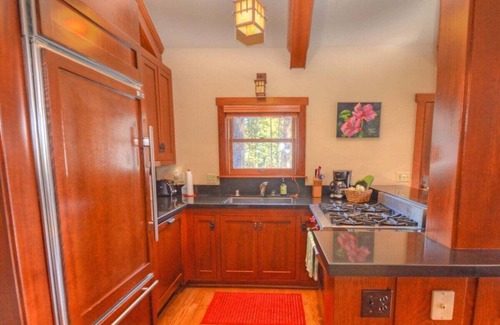 Lake Forest Cabaña | Sweet Retreat Cottage - Walk to Lake