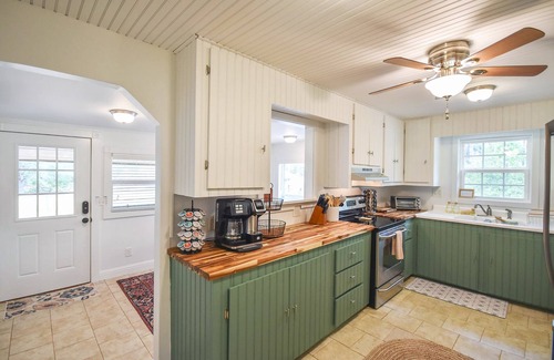 Southern Pines Casa | Sweet Retreat w/ Fire Pit, Near Downtown & Golf