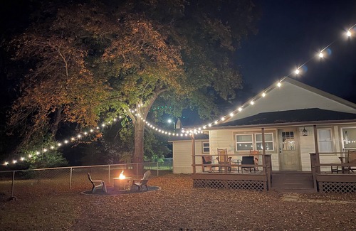 Southern Pines Casa | Sweet Retreat w/ Fire Pit, Near Downtown & Golf