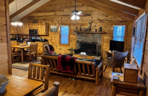 Stanardsville Cabina | Sweet Reunion | 2 Bed, 1 Bath