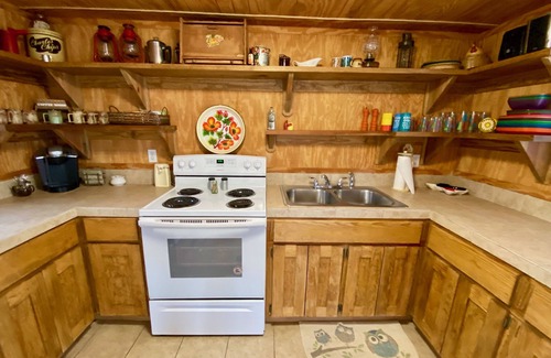 Concan Cabina | Sweet Riverside Cabin, Easy Walk 2 River, Private River Access, River Views!