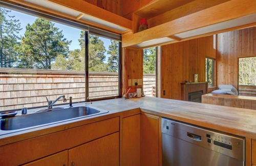Sea Ranch Casa | Sweet Sea Ranch | Nestled in Redwood Forest