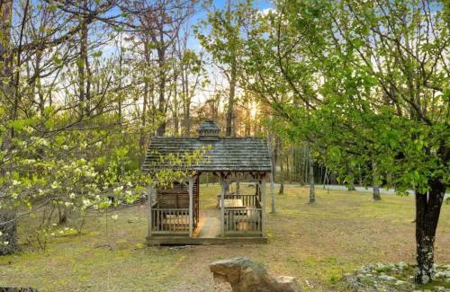 Trenton Casa | Sweet Seclusion at Cabins in the Clouds