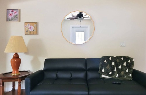 Trailer Estates Apartamento | Chickadee Cozy 1/1 Apt six miles to IMG