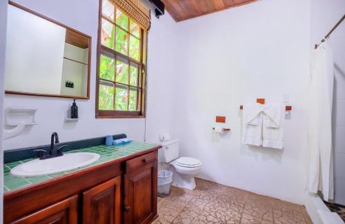 Negroman Cabina | Sweet Songs Jungle Lodge