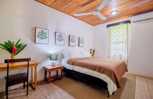 Negroman Cabina | Sweet Songs Jungle Lodge