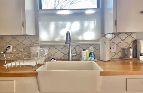 East Cesar Chavez Casa | Sweet Stay | Cozy Retreat in the Heart of Austin