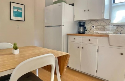 East Cesar Chavez Casa | Sweet Stay | Cozy Retreat in the Heart of Austin