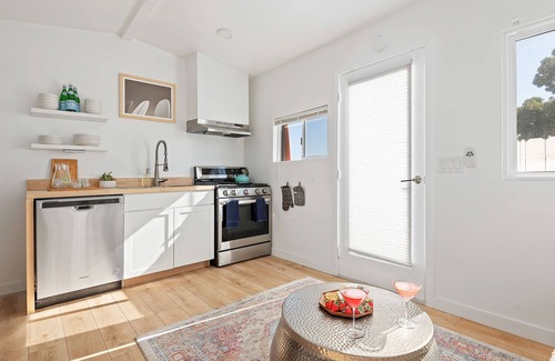 Summerland Apartamento | Sweet Summerland Sand 1 BD Walk to Beach, Restaurants, and Shops!