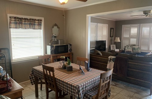 Van Zandt County Cabina | Cabaña pintoresca en el lago privado-11357 FM 858, Ben Wheeler, TX 75754
