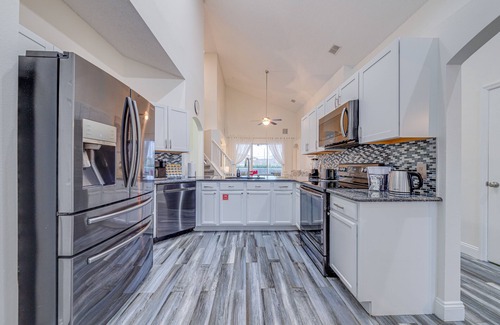 Davenport Casa | Sweet Sunshine Retreat near Disney. 4 king beds. Free heated pool.