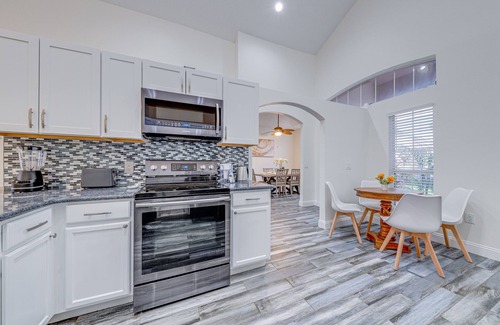 Davenport Casa | Sweet Sunshine Retreat near Disney. 4 king beds. Free heated pool.