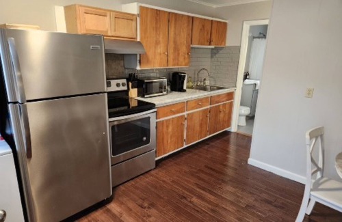 Ocean Park Condominio | Sweet, two-bedroom, one-bathroom condo, two short blocks from the beach!