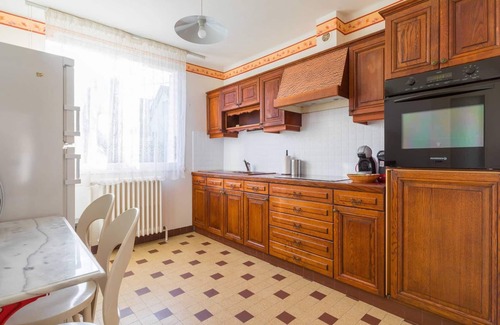 Bourroches Casa | Sweet villa burgundy- Maison de ville avec jardin -SR Loc
