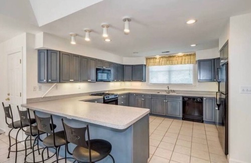 Northeast Virginia Beach Casa | Sweet Virginia Seas- Spacious 4-bedroom house- 2 minute walk to beach