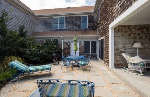 Northeast Virginia Beach Casa | Sweet Virginia Seas- Spacious 4-bedroom house- 2 minute walk to beach