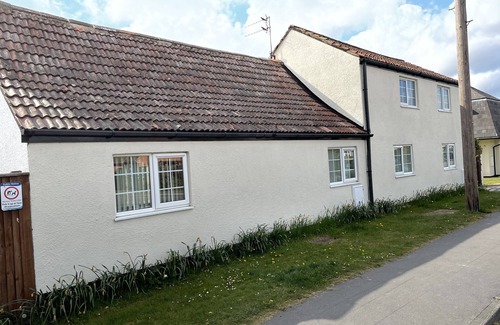 Louth Cabaña | Sweetpea Cottage - Sleeps 5, Parking & Pets Ok