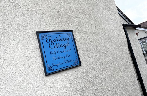 Louth Cabaña | Sweetpea Cottage - Sleeps 5, Parking & Pets Ok