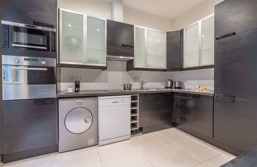 Champs-Elysees Apartamento | Sweett | Cerisoles I