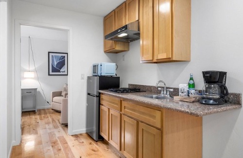 Eastside Santa Cruz Hotel | Swell House Santa Cruz Two Bedroom Suite 8