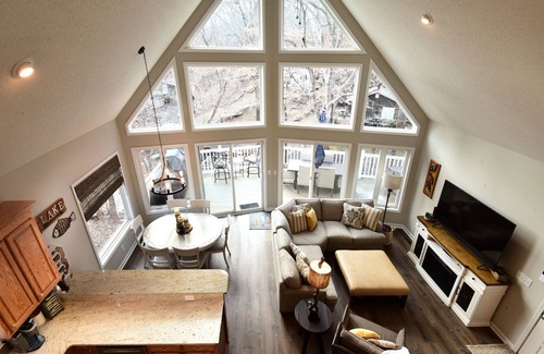 Albemarle Casa | Swift Island Sunsets: Lakefront, Cozy, Sleeps 8